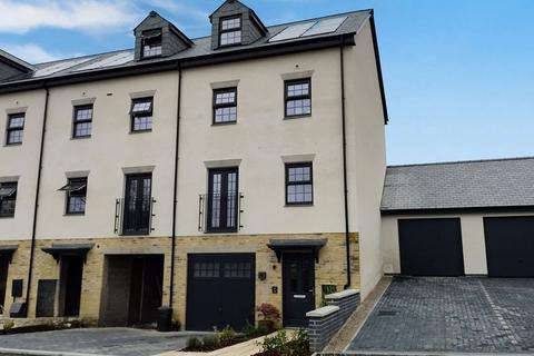 3 bedroom end of terrace house for sale, Trevemper Road, Newquay TR7