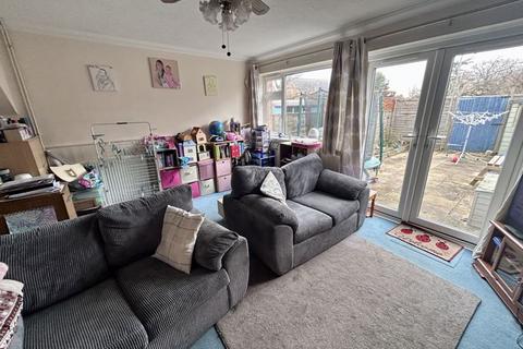 3 bedroom terraced house for sale, Venner Avenue, Cowes