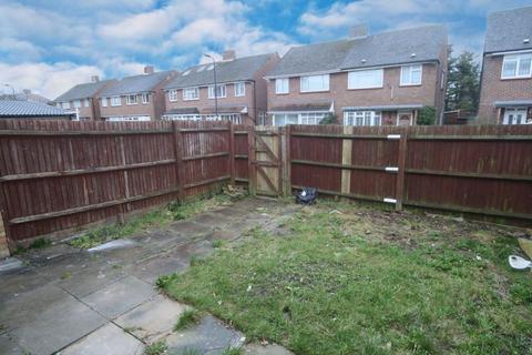 17 Rayners Gardens, Northolt, UB5 6PY