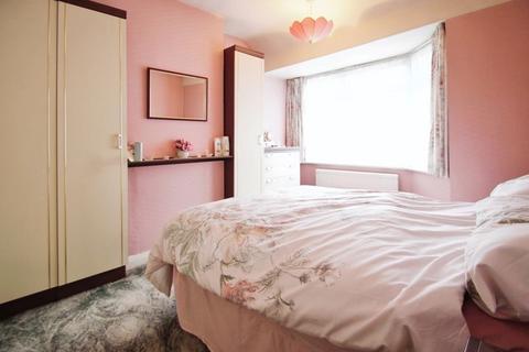 25 The Fairway, Northolt, UB5 4SL