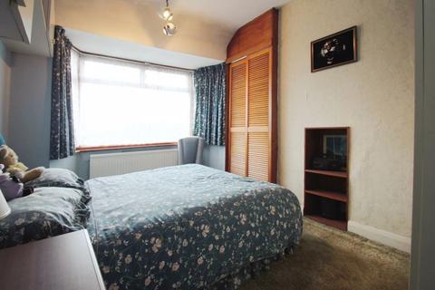 25 The Fairway, Northolt, UB5 4SL