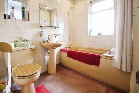 25 The Fairway, Northolt, UB5 4SL