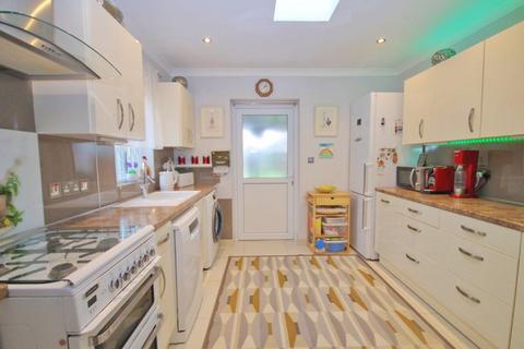 3 bedroom terraced house for sale, Coniston Avenue, Greenford