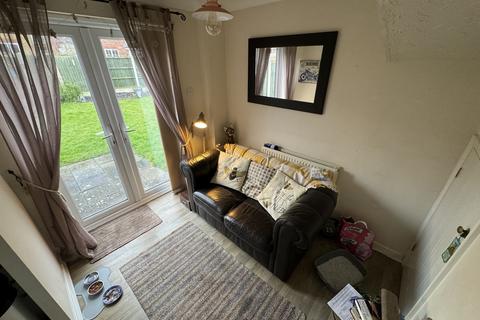 3 bedroom semi-detached house to rent - Tuphall Close, Chellaston, Derby, DE73