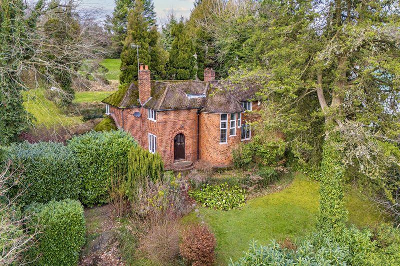 Marlow Hill, High HP11 4 bed detached house for sale £1,000,000