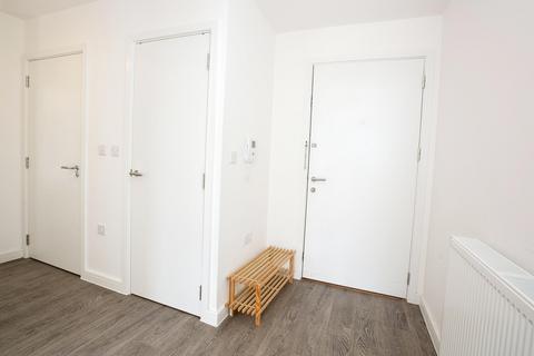 2 bedroom flat to rent - Saddler Close