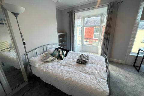 4 bedroom end of terrace house to rent, Caellepa, Bangor, Gwynedd, LL57