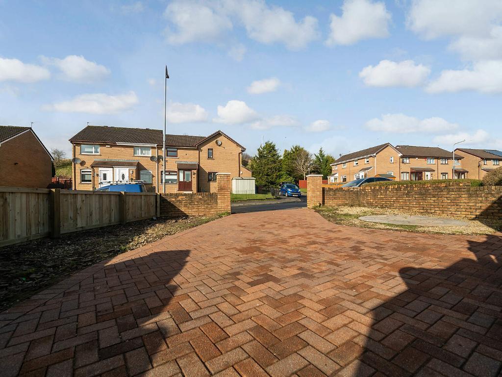 Driveway/Front Garden