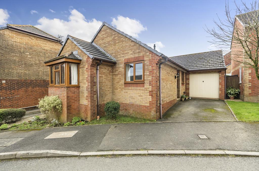 Exmoor View, South Molton, Devon, EX36 2 bed bungalow - £275,000