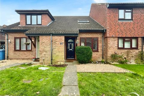102 Fallowfield, Yateley, GU46 6LW