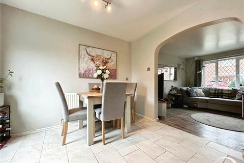102 Fallowfield, Yateley, GU46 6LW