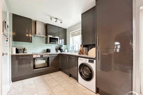 102 Fallowfield, Yateley, GU46 6LW