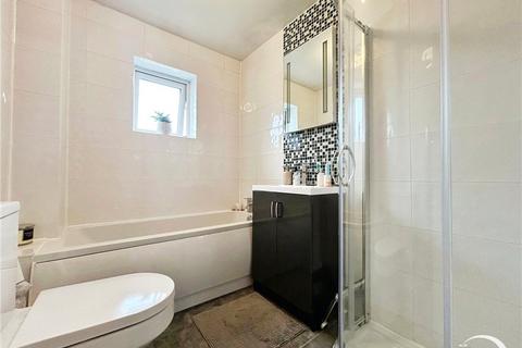 102 Fallowfield, Yateley, GU46 6LW