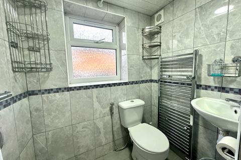 3 bedroom semi-detached house for sale - Westbourne Road, Wednesbury WS10