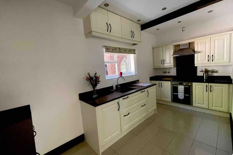 4 bedroom detached house for sale, Tarvin Road, Chester