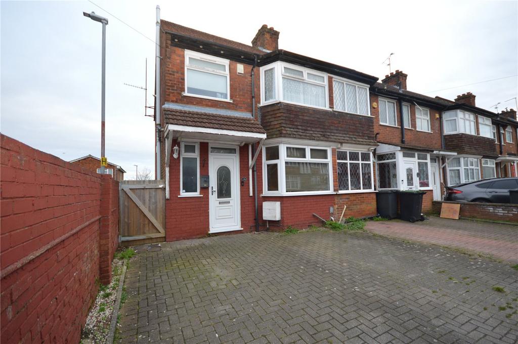 Gardenia Avenue, Luton, Bedfordshire... 2 bed end of terrace house for