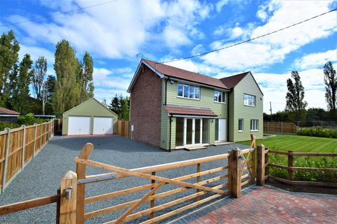 4 bedroom detached house to rent, Mill Road, Mayland, Chelmsford, CM3