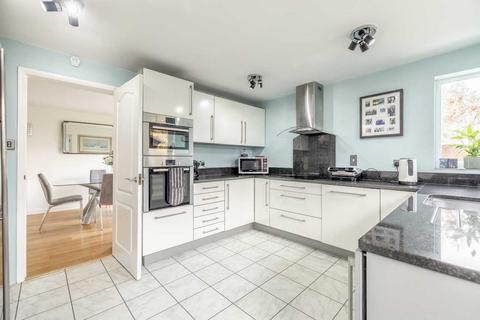 10 Follett Close, Old Windsor, Windsor, SL4 2NZ