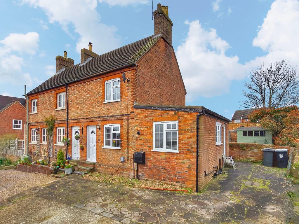 Park Street, Ampthill, Bedfordshire... 2 bed semidetached house for