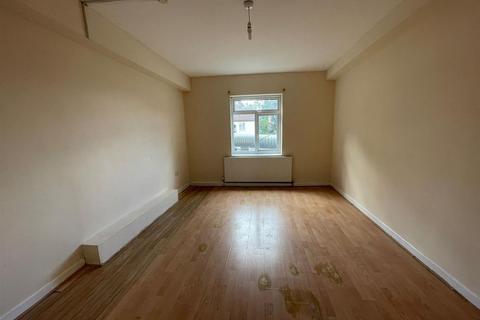 8 bedroom house share to rent, Staines Road, Hounslow TW4