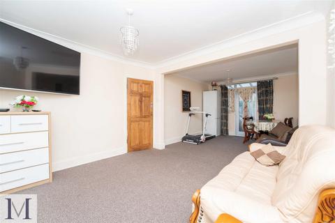 3 bedroom end of terrace house for sale - Clevedon Gardens, Hounslow TW5