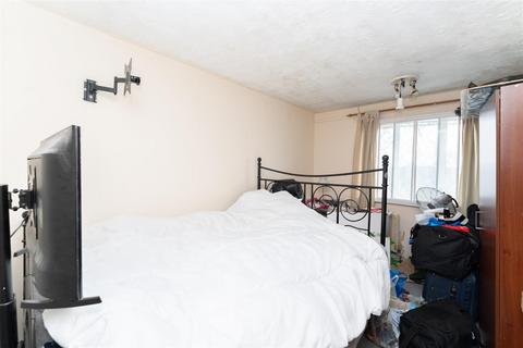 141 Brabazon Road, Hounslow, TW5 9LN