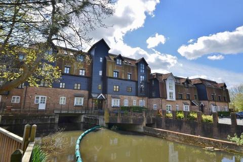 2 bedroom apartment to rent, Thorney Mill Road, West Drayton UB7