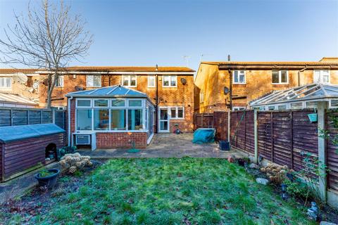 5 bedroom semi-detached house for sale, Burket Close, Southall UB2