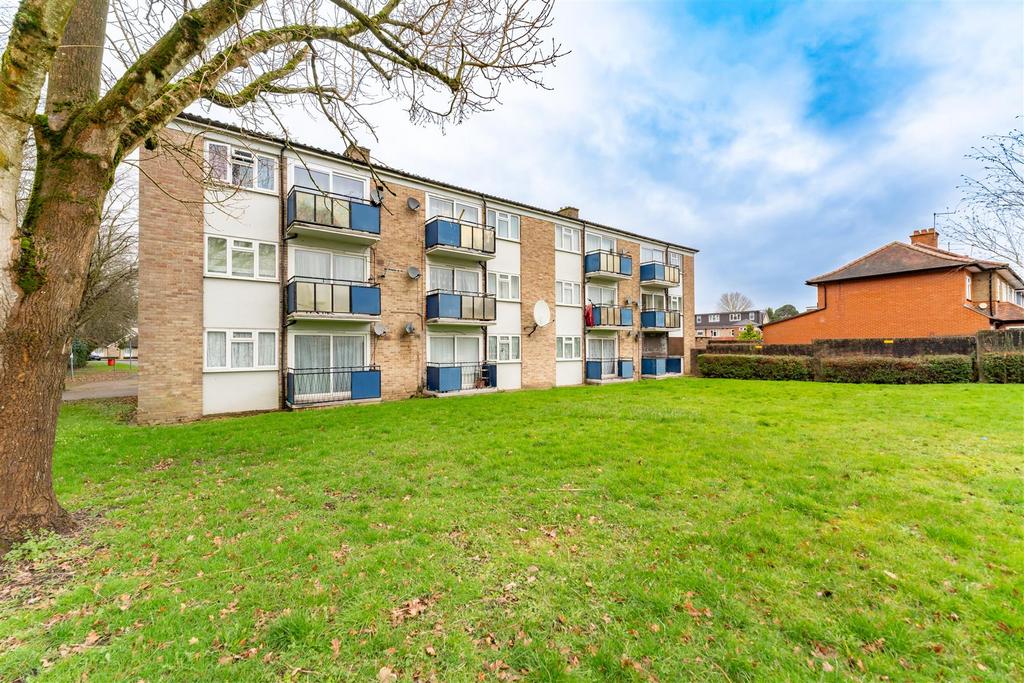 Portland Road, Hayes UB4 1 bed apartment for sale £235,000