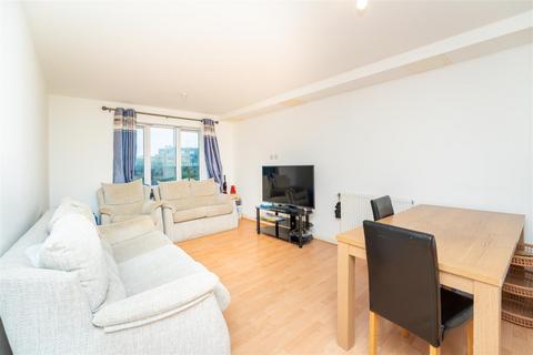2 bedroom apartment for sale - 99 Varcoe Gardens, Hayes UB3