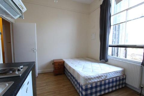 House share to rent, Earls Court Road, London SW5