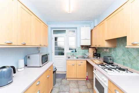 2 bedroom apartment for sale, Great West Road, Hounslow TW5