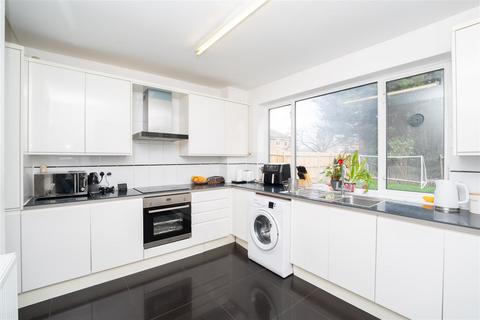 6 Glade Lane, Southall, UB2 4PL