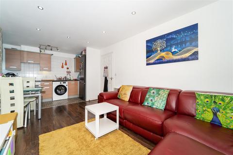 3 Blackburn Way, Hounslow, TW4 5AH