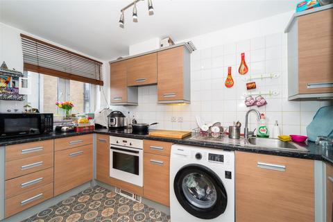 3 Blackburn Way, Hounslow, TW4 5AH