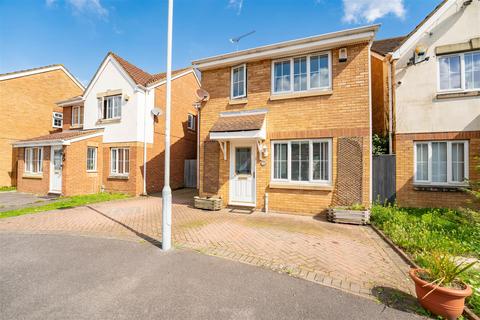 90 Blunden Drive, Slough, SL3 8WQ