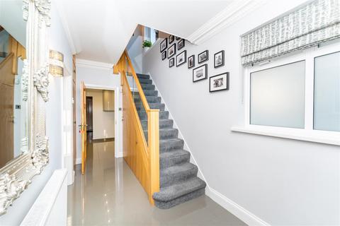 3 bedroom semi-detached house for sale, Shelley Crescent, Hounslow TW5