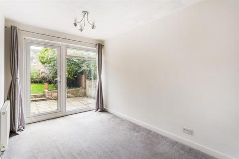 62 Home Park, Oxted, RH8 0JX
