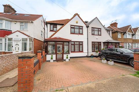 3 bedroom semi-detached house for sale, Meadow Waye, Hounslow TW5