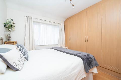 80 Balmoral Drive, Hayes, UB4 0BY