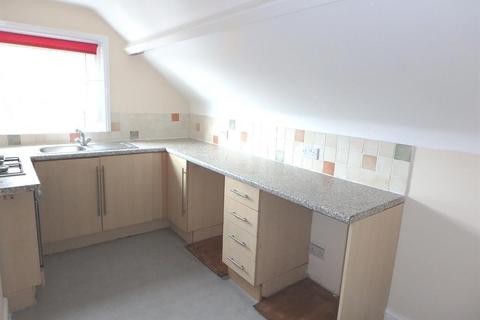 2 bedroom flat for sale, Station Road, New Milton, BH25 6JX