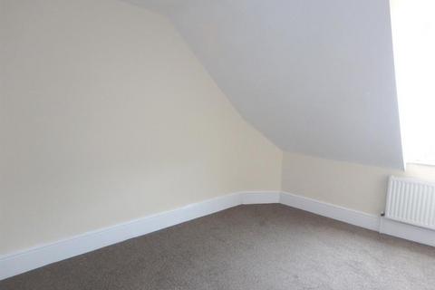 2 bedroom flat for sale, Station Road, New Milton, BH25 6JX