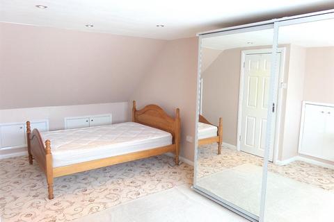 1 bedroom in a house share to rent, Milford Road, Southall UB1