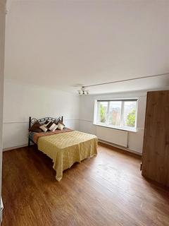 2 bedroom apartment for sale, Harlech Gardens, Hounslow TW5