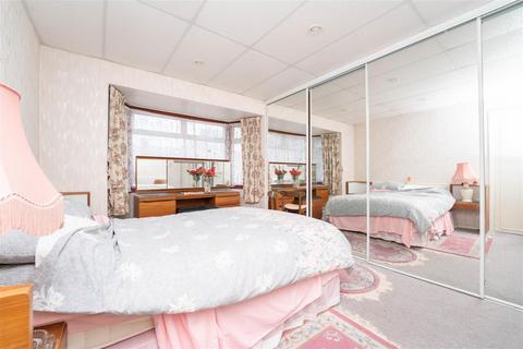 30 Camden Avenue, Hayes, UB4 0PW