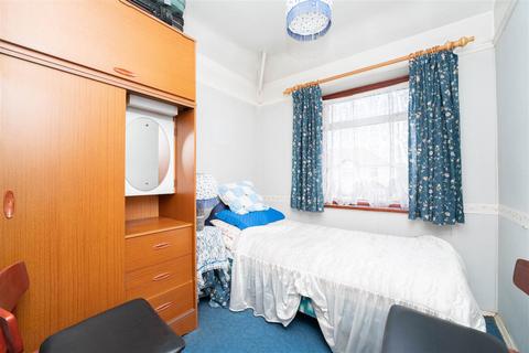 30 Camden Avenue, Hayes, UB4 0PW