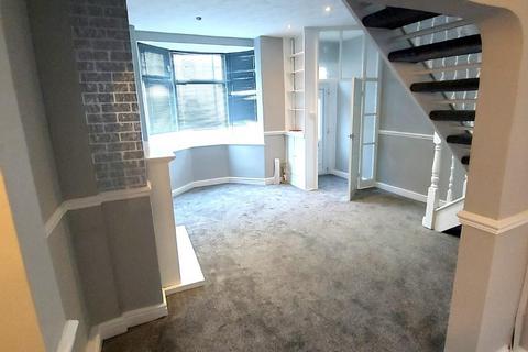 3 bedroom terraced house to rent, Cromwell Street, Heywood OL10
