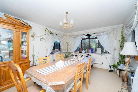 4 Honeysuckle Close, Iver, SL0 0LZ