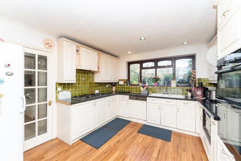 4 Honeysuckle Close, Iver, SL0 0LZ