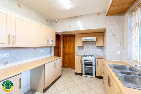 2 Grove Vale, Wheatley Hills, Doncaster, DN2 5TA